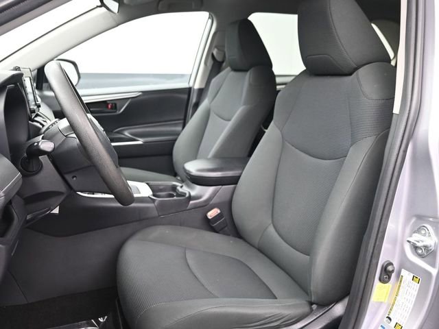 Used 2021 Toyota RAV4 LE image 10