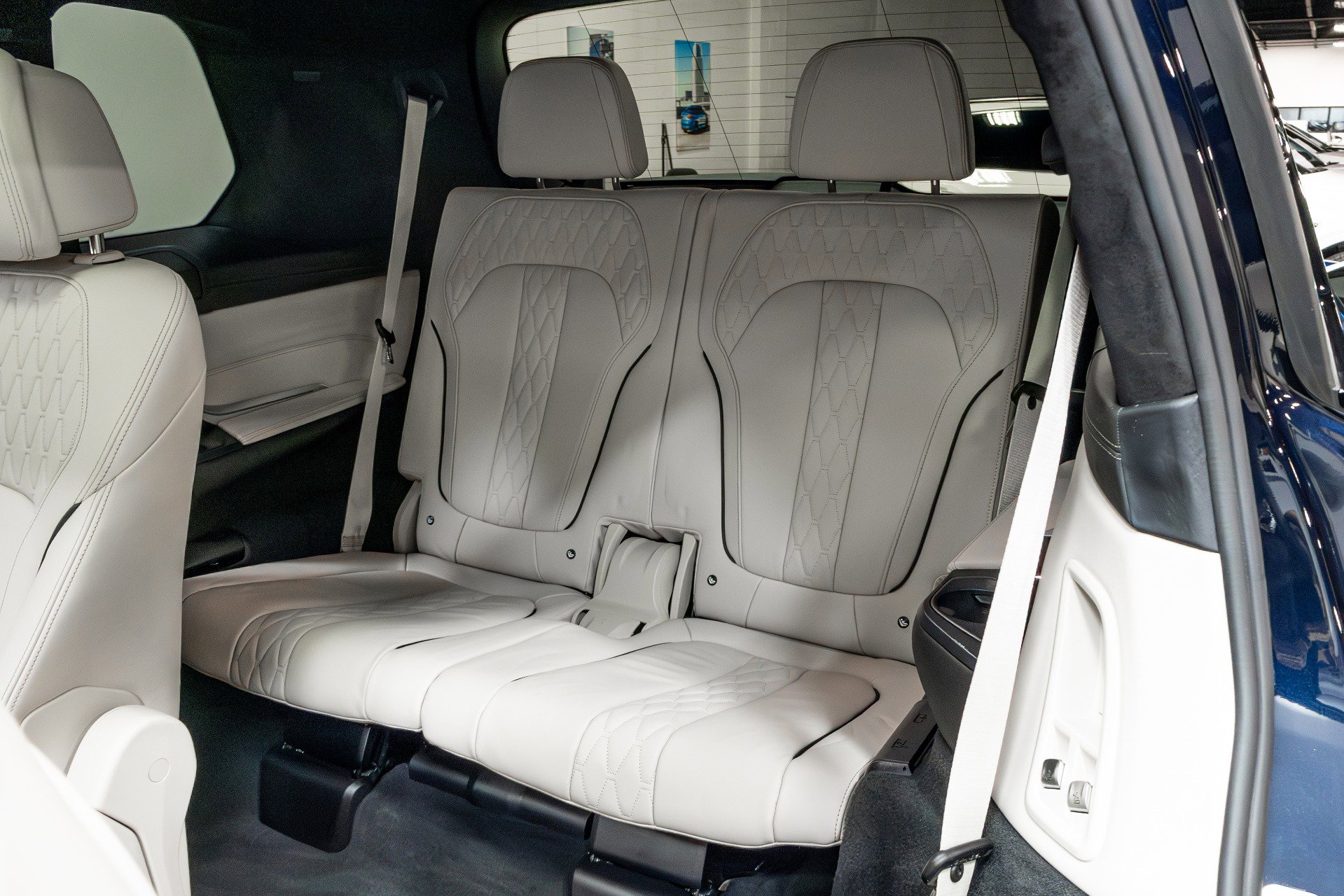 Used 2021 BMW X7 M50i image 38