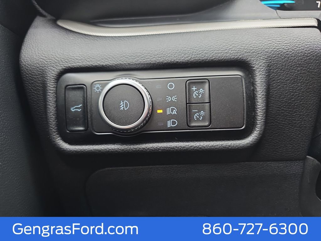 Used 2023 Ford Explorer XLT w/ Equipment Group 202A AWD/4WD image 42