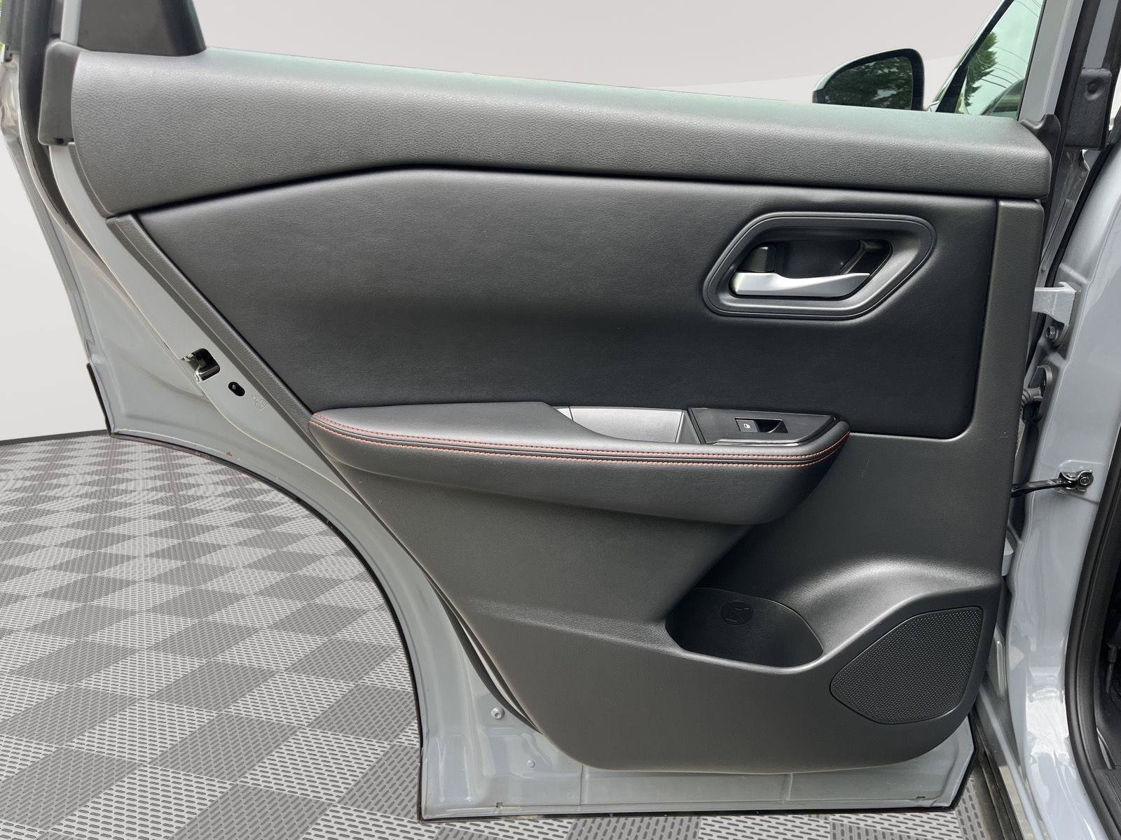 Certified 2025 Nissan Rogue SV AWD/4WD image 11