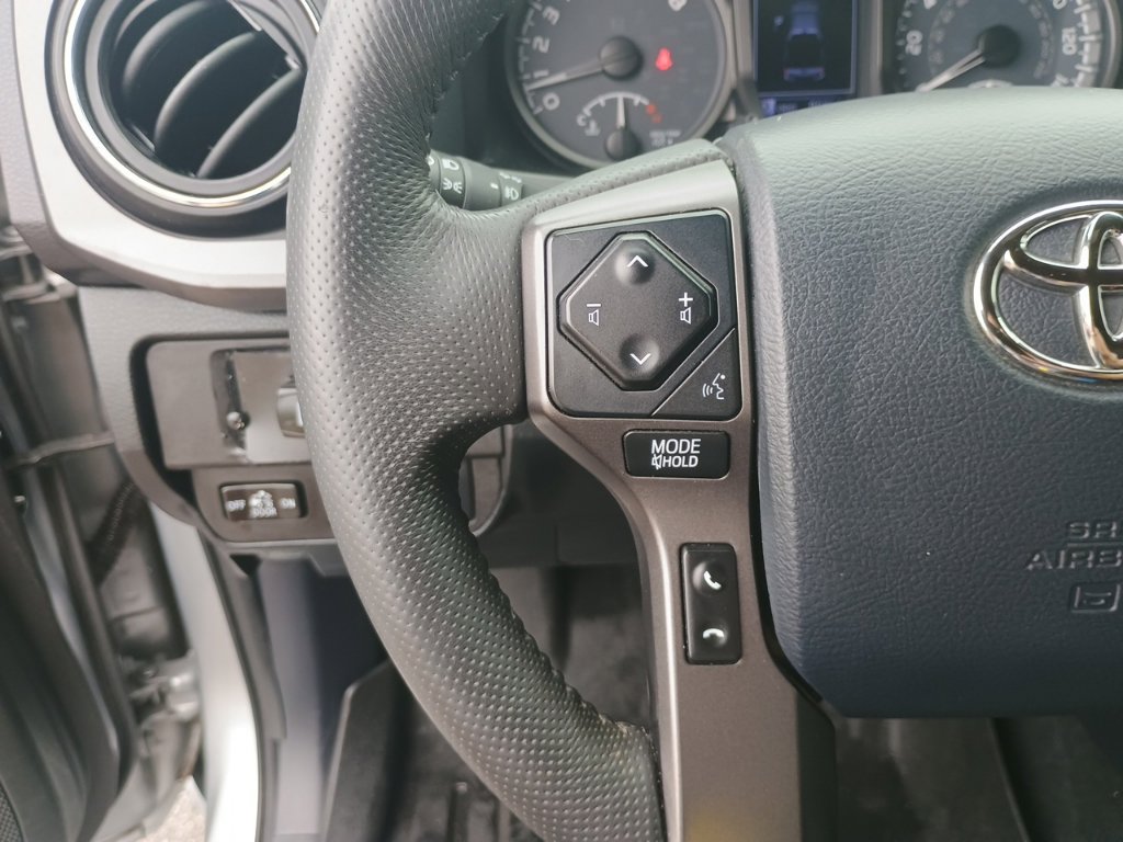 Used 2019 Toyota Tacoma TRD Sport w/ TRD Premium Sport Package AWD/4WD image 26