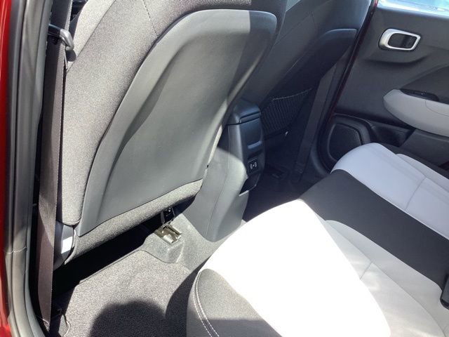 Certified 2026 Hyundai Venue SEL FWD image 32