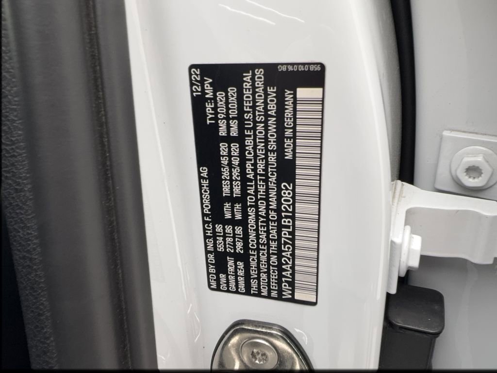 Used 2023 Porsche Macan w/ Sport Chrono Package image 51