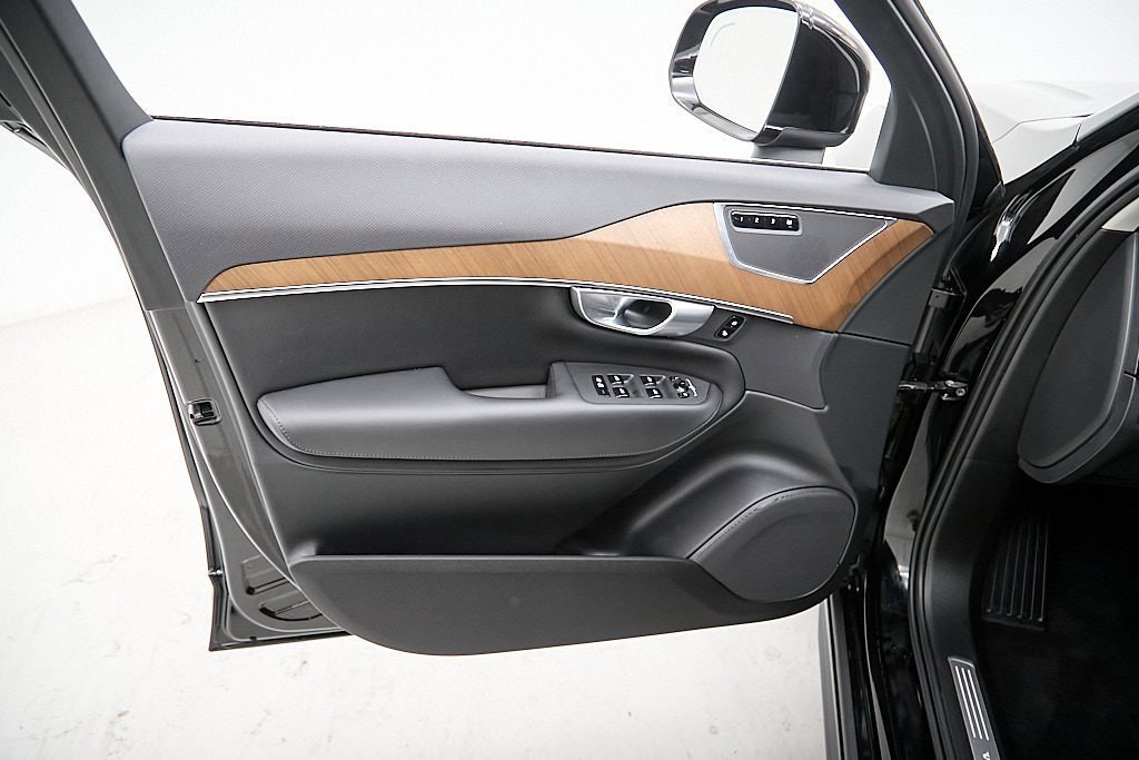 Certified 2024 Volvo XC90 B6 Plus w/ Protection Package image 11