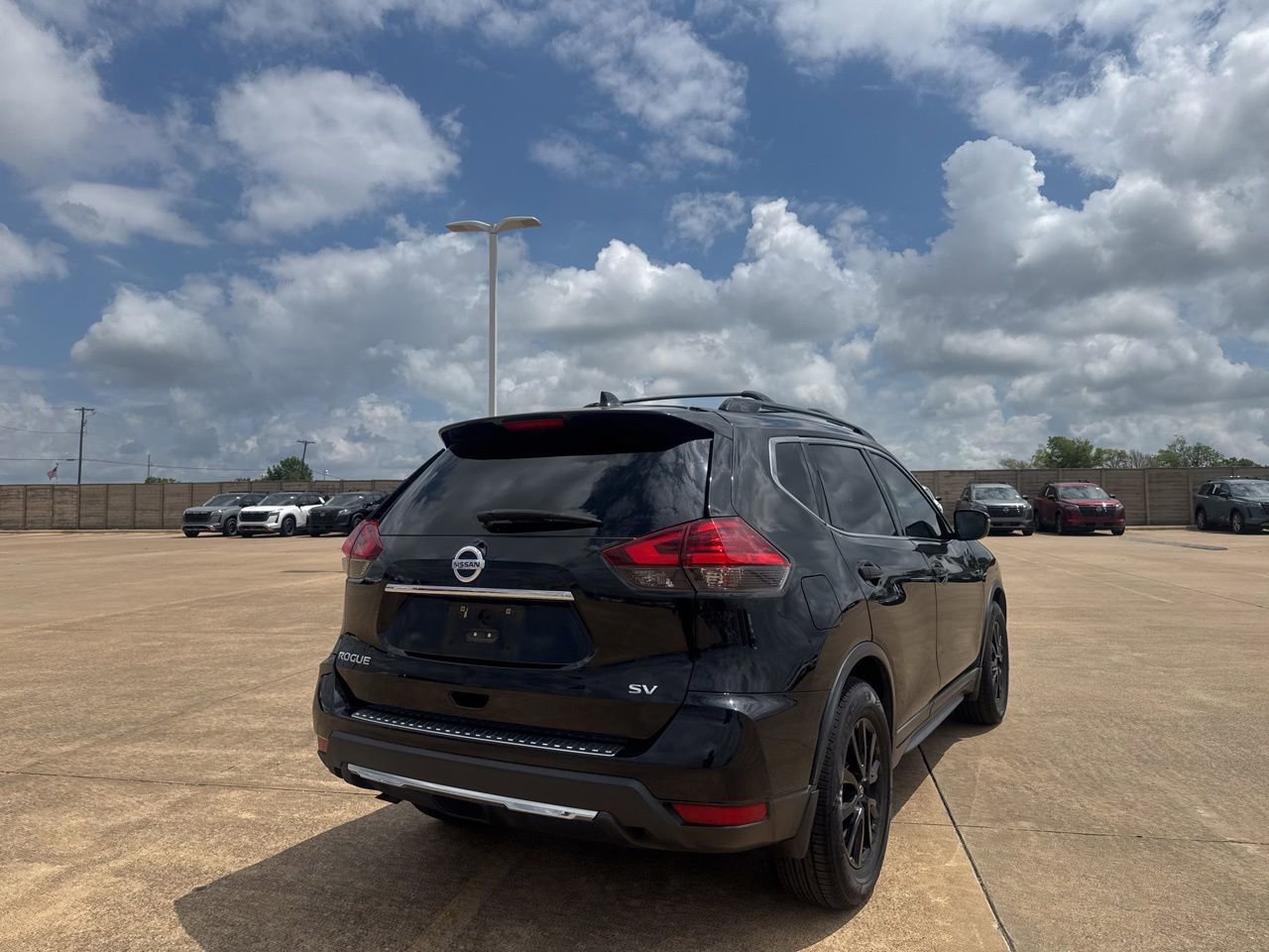Used 2017 Nissan Rogue SV w/ Midnight Edition FWD image 21