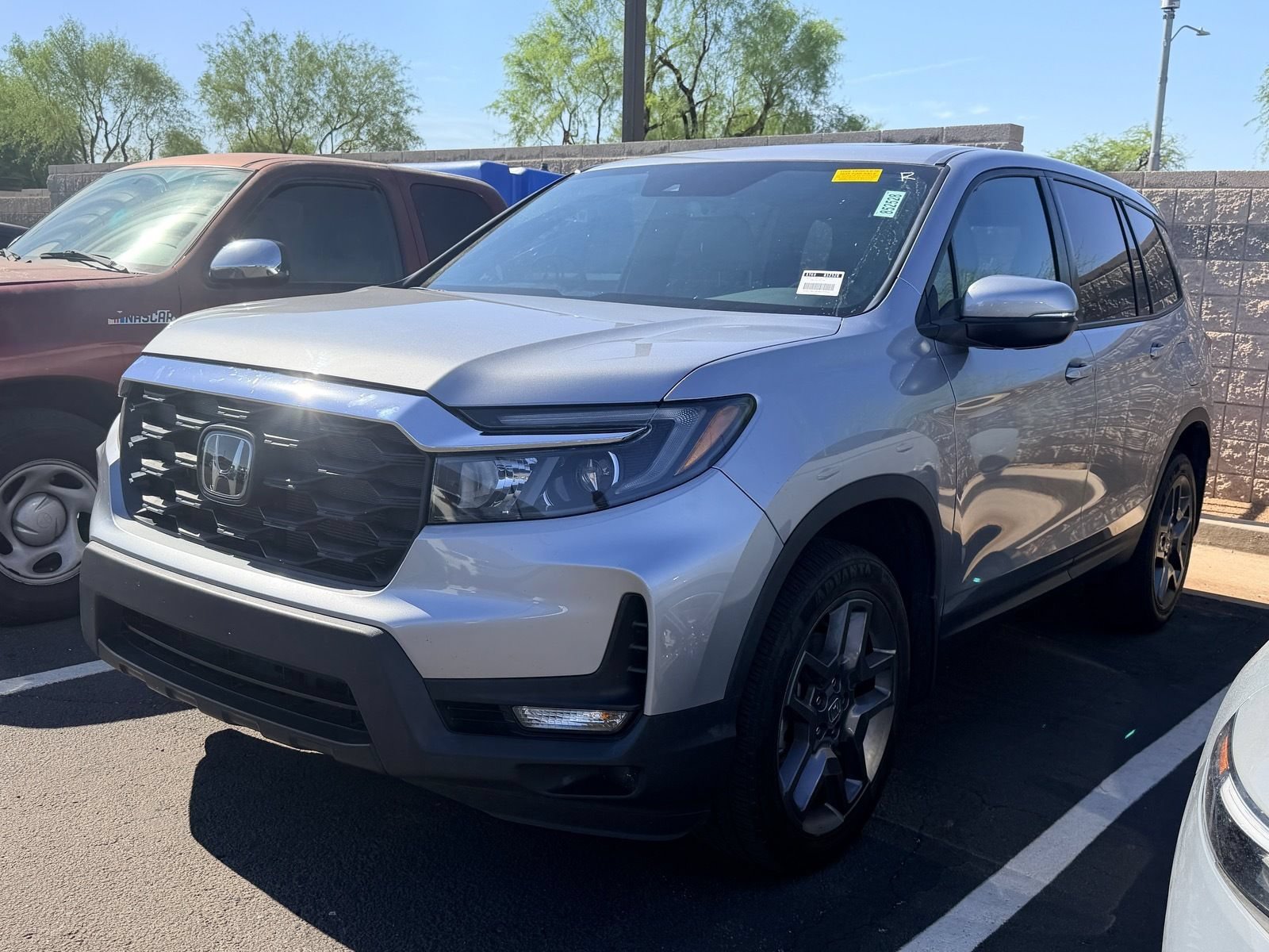 Used 2023 Honda Passport EX-L image 2