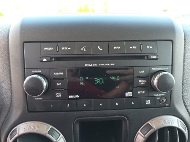 Used 2017 Jeep Wrangler Unlimited Sport w/ Connectivity Group AWD/4WD image 4