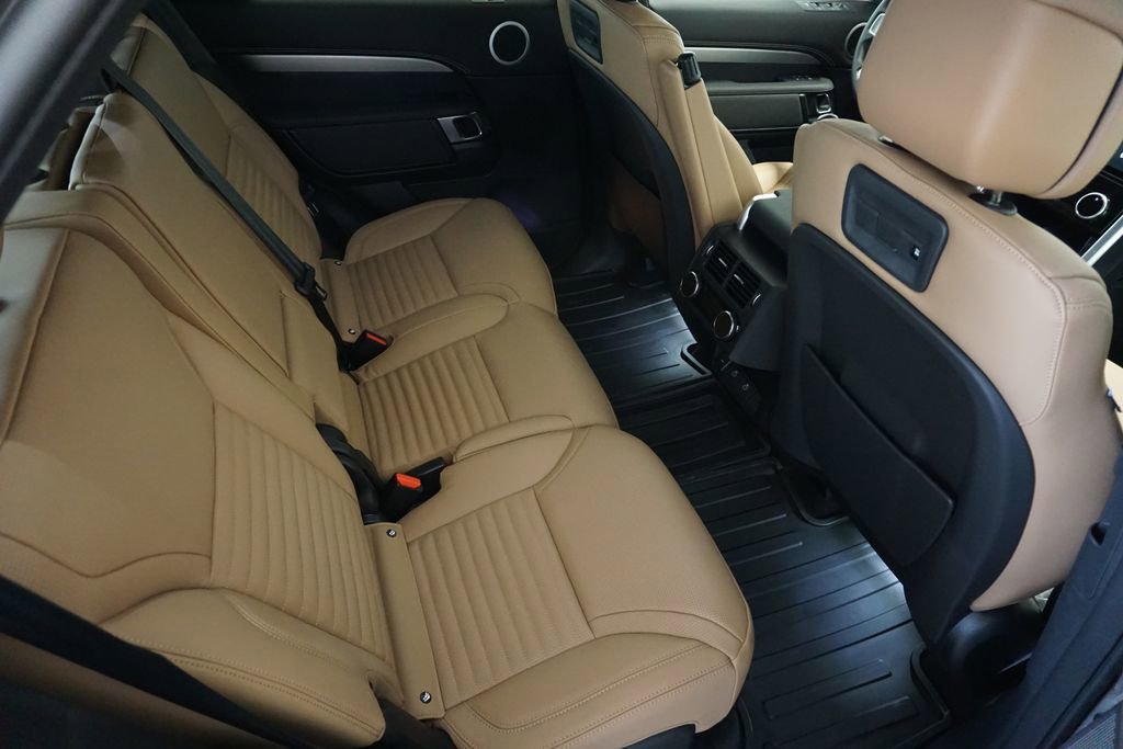 New 2025 Land Rover Discovery Dynamic SE image 26