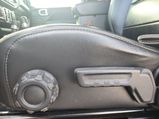 Used 2019 Jeep Wrangler Unlimited Sahara image 26