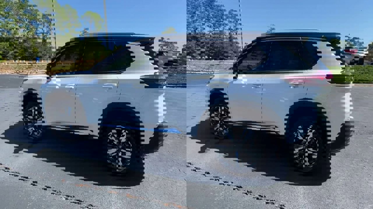 Used 2023 Nissan Rogue SL image 6