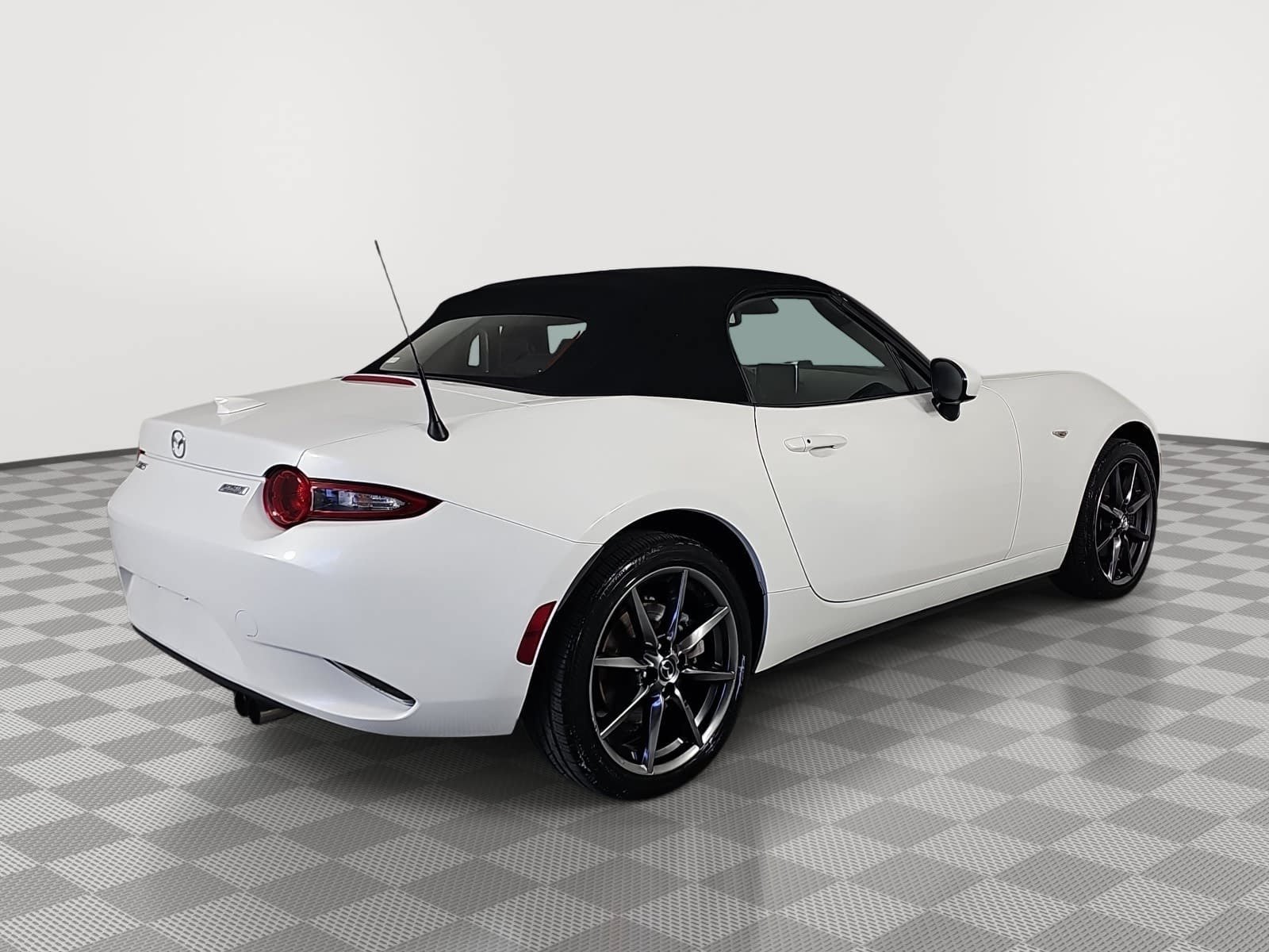 Used 2016 MAZDA MX-5 Miata Grand Touring RWD image 8