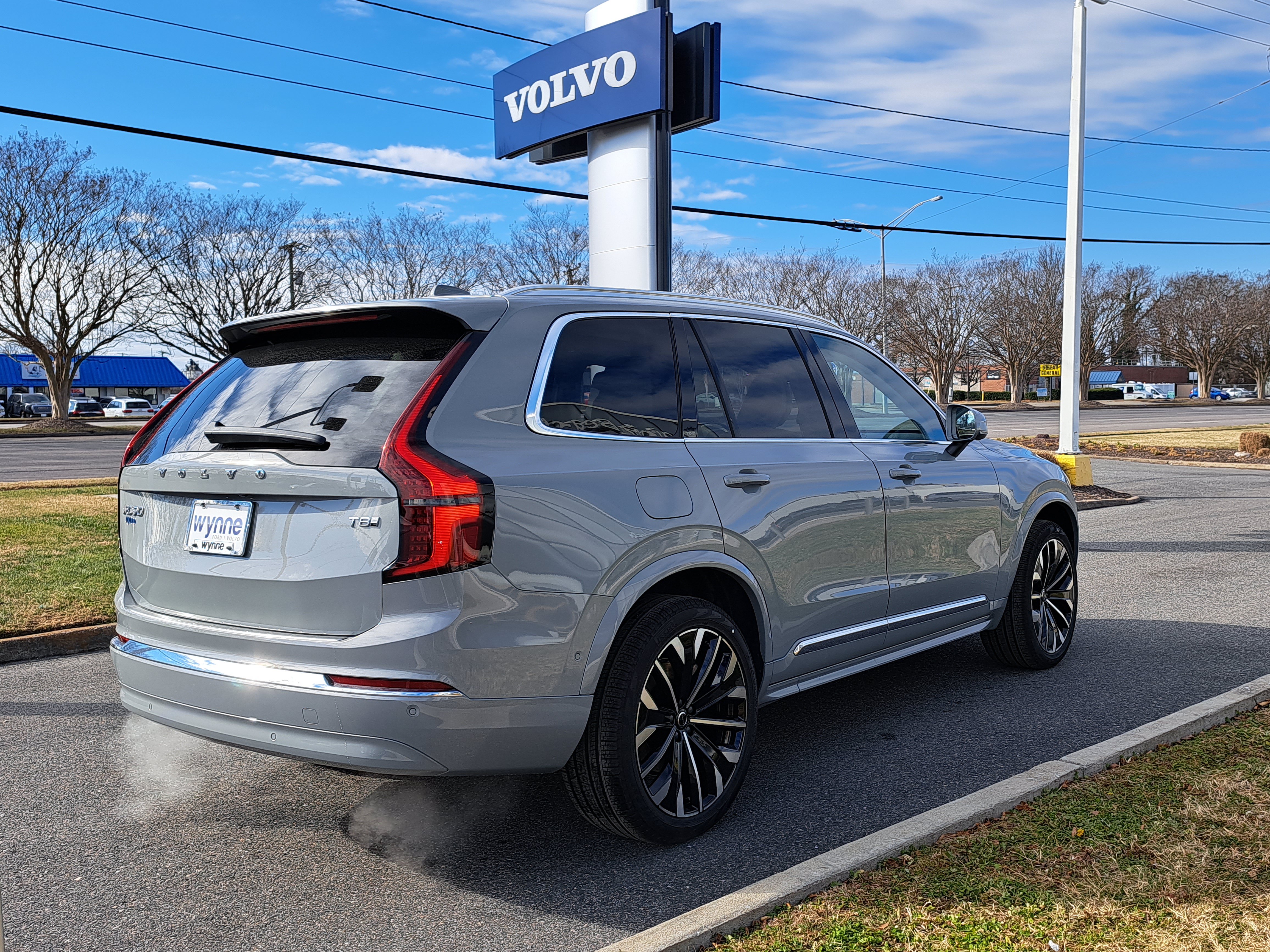 New 2026 Volvo XC90 T8 Ultra w/ Protection Package Premier AWD/4WD image 3