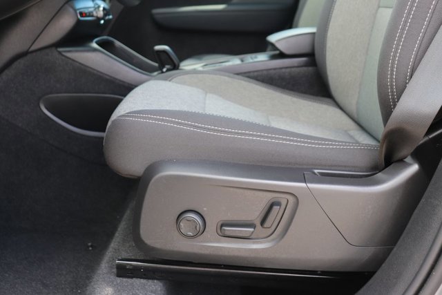 Used 2024 Volvo XC40 B5 Core image 9