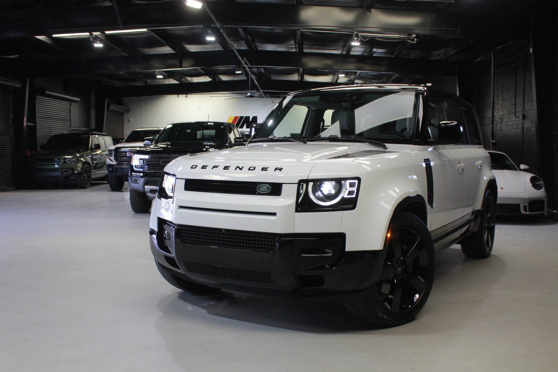 Used 2025 Land Rover Defender 110 X-Dynamic SE AWD/4WD image 5