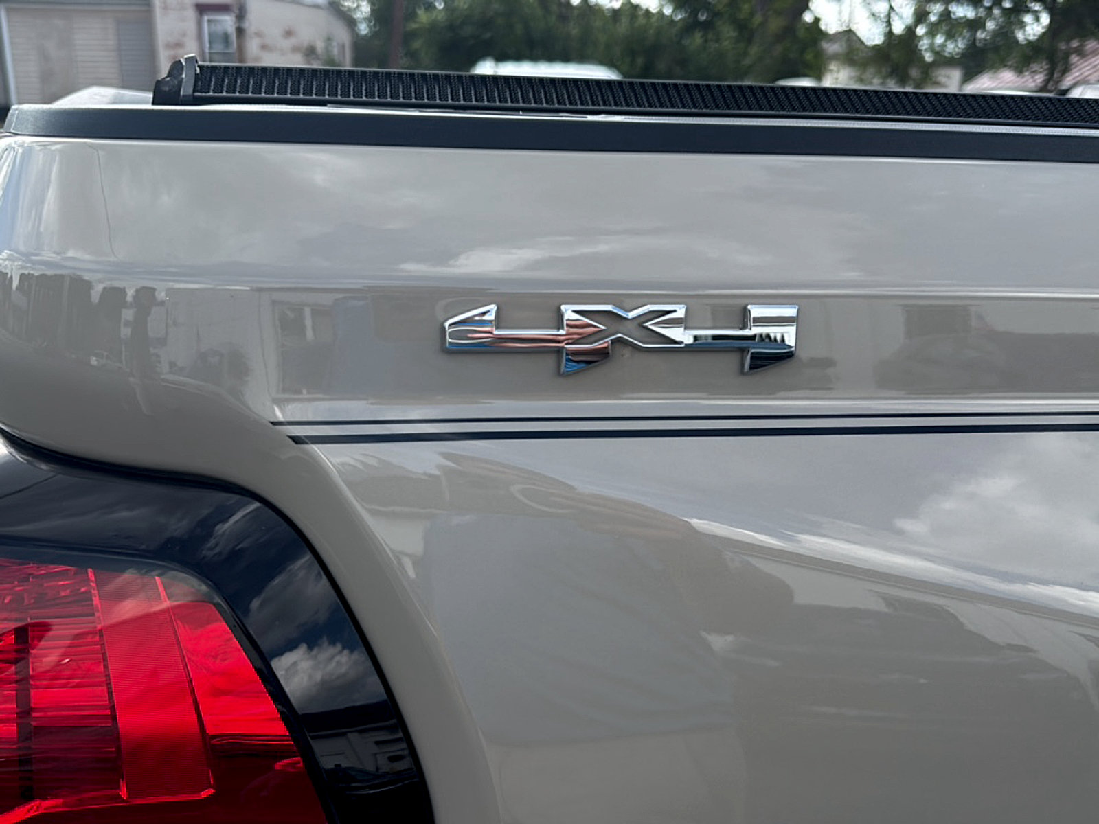 Used 2024 GMC Canyon Elevation w/ Elevation Premium Package AWD/4WD image 12