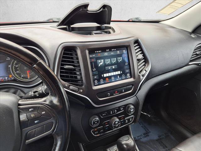 Used 2021 Jeep Cherokee Trailhawk AWD/4WD image 13