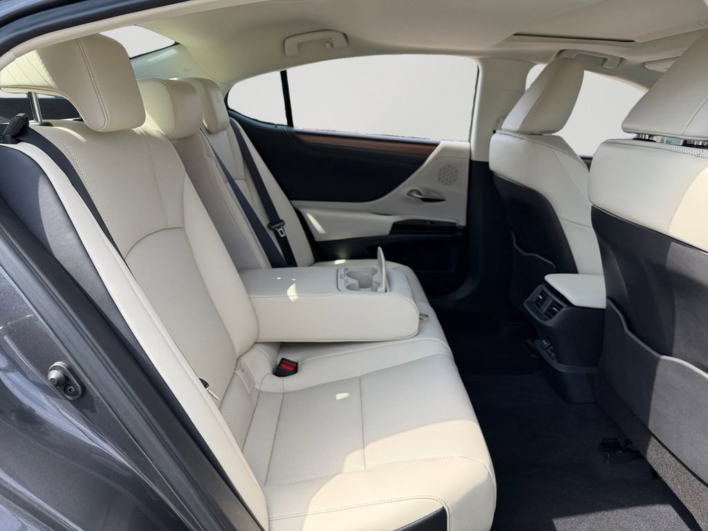 Certified 2025 Lexus ES 350 w/ Premium Package image 8