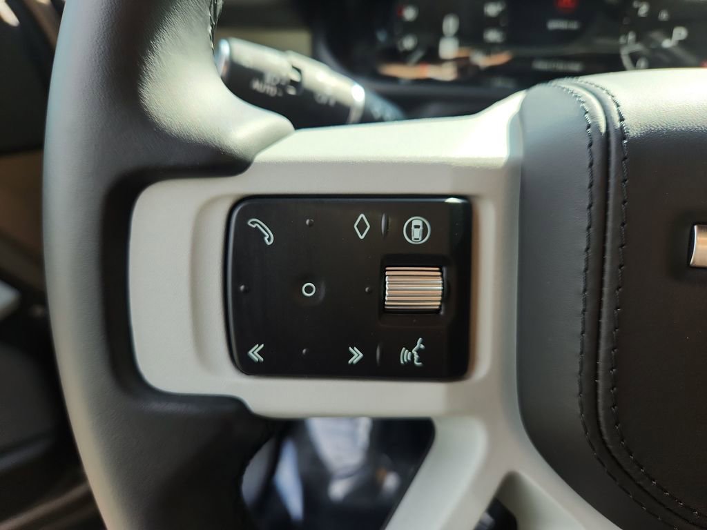 Used 2024 Land Rover Defender 110 SE image 17