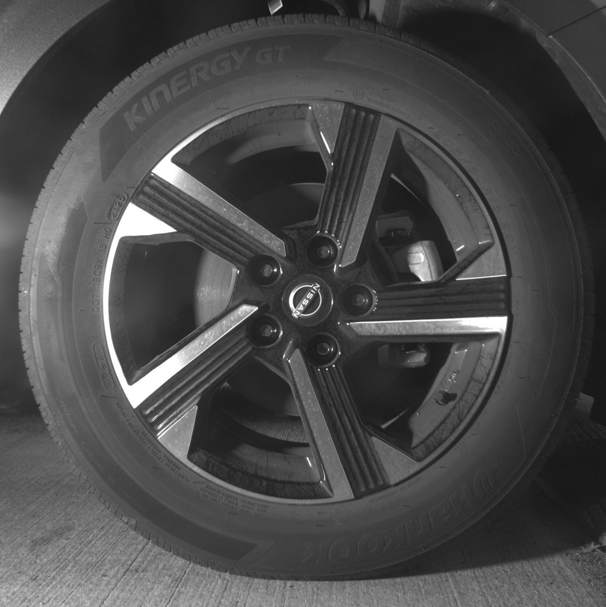 Used 2025 Nissan Sentra SV FWD image 13