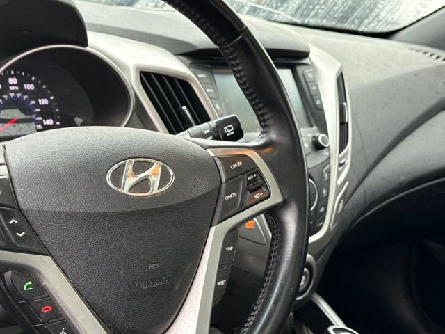 Used 2017 Hyundai Veloster Value Edition image 17