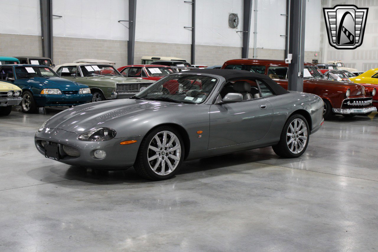 Used 2004 Jaguar XK8 Convertible image 2