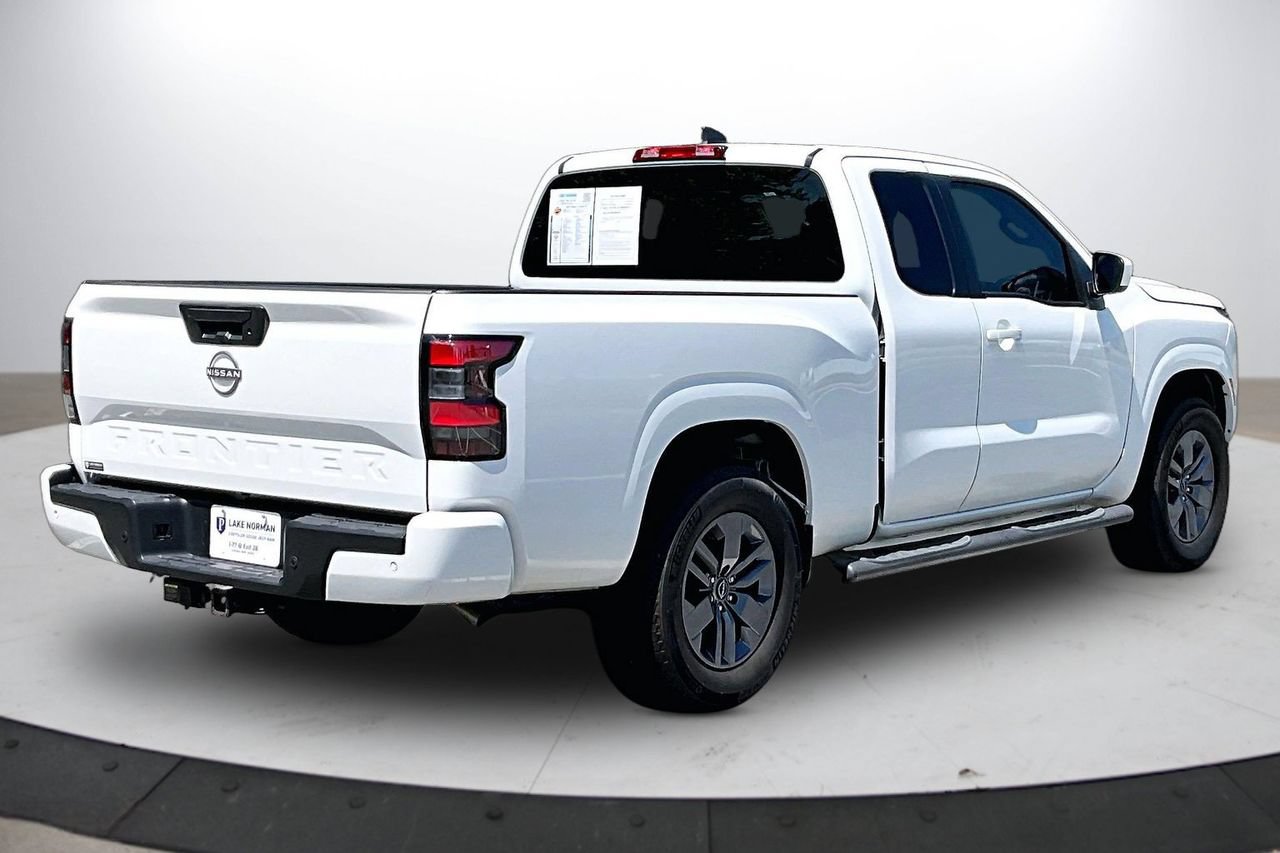 Used 2025 Nissan Frontier SV RWD image 9
