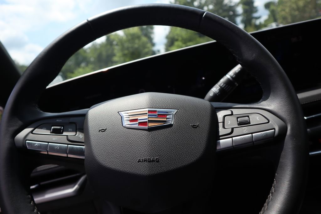 Used 2025 Cadillac XT4 Premium Luxury image 24