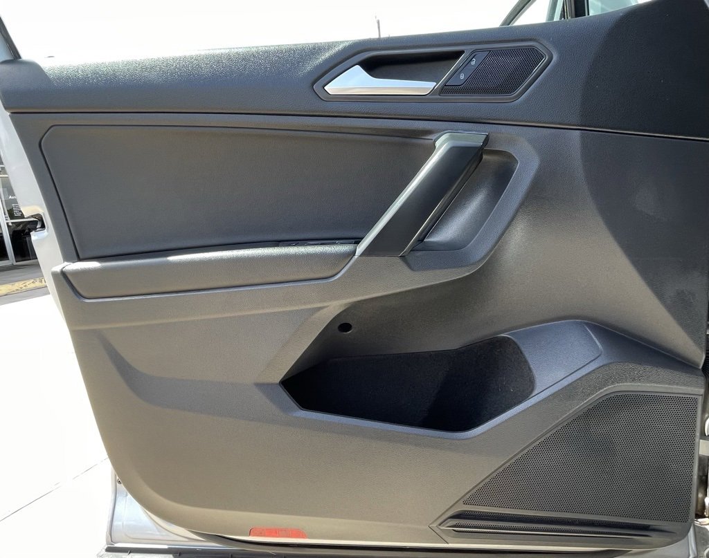 Used 2021 Volkswagen Tiguan SE image 36