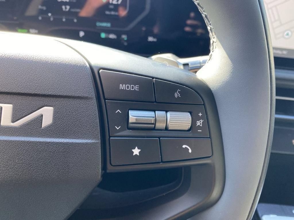 New 2025 Kia EV6 Light w/ Light LR Technology Package RWD image 32