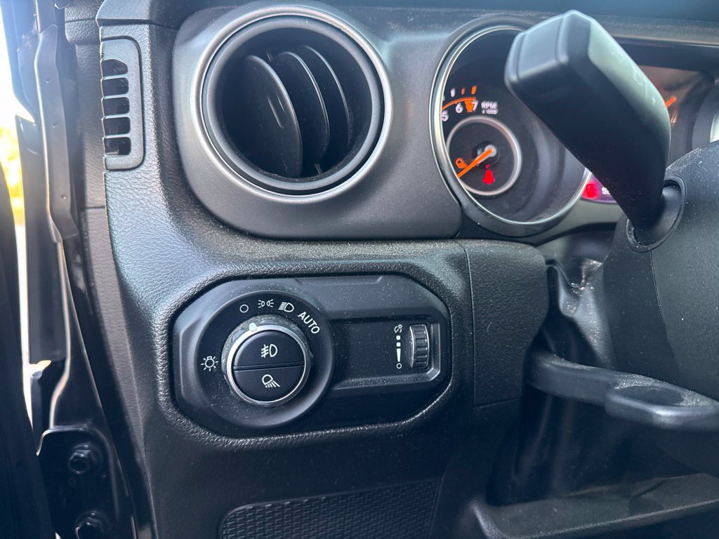 Used 2023 Jeep Gladiator Sport AWD/4WD image 10