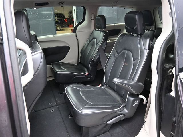 Used 2023 Chrysler Pacifica Limited FWD image 13