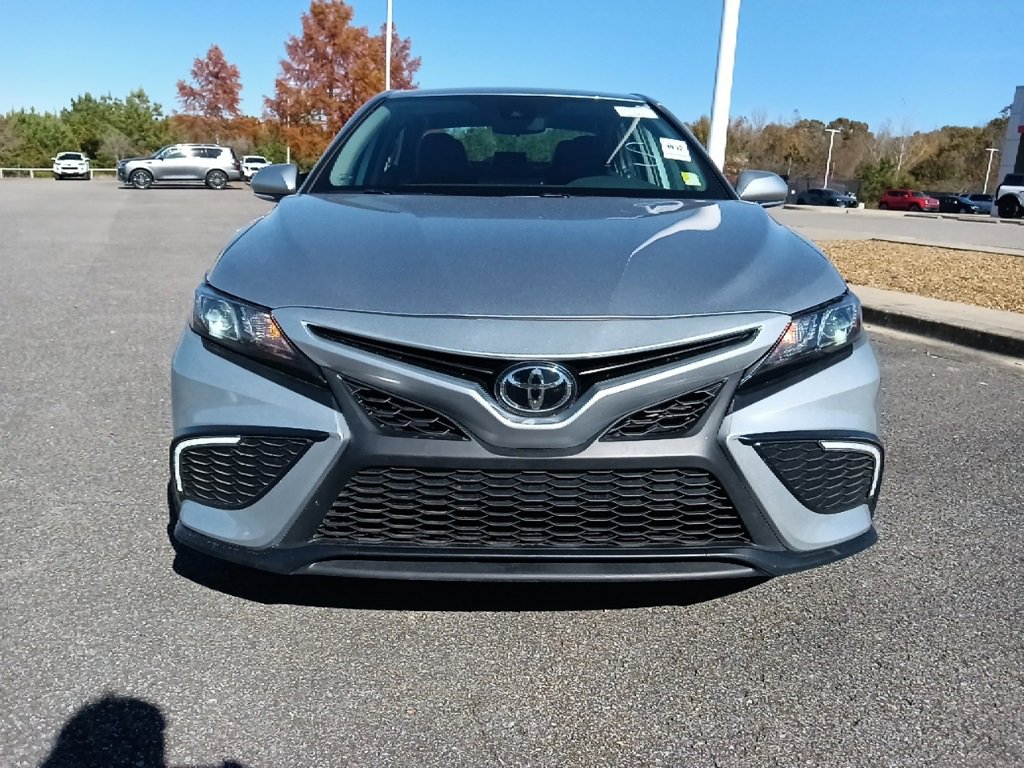 Used 2024 Toyota Camry SE image 8