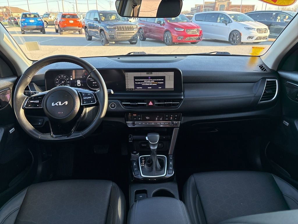 Used 2024 Kia Seltos SX w/ SX Sunroof Package image 11