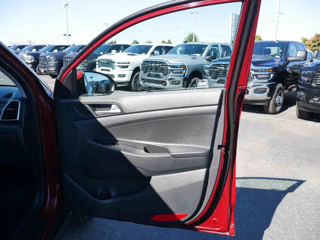 Used 2020 Hyundai Tucson SE w/ Winter Weather Package image 24