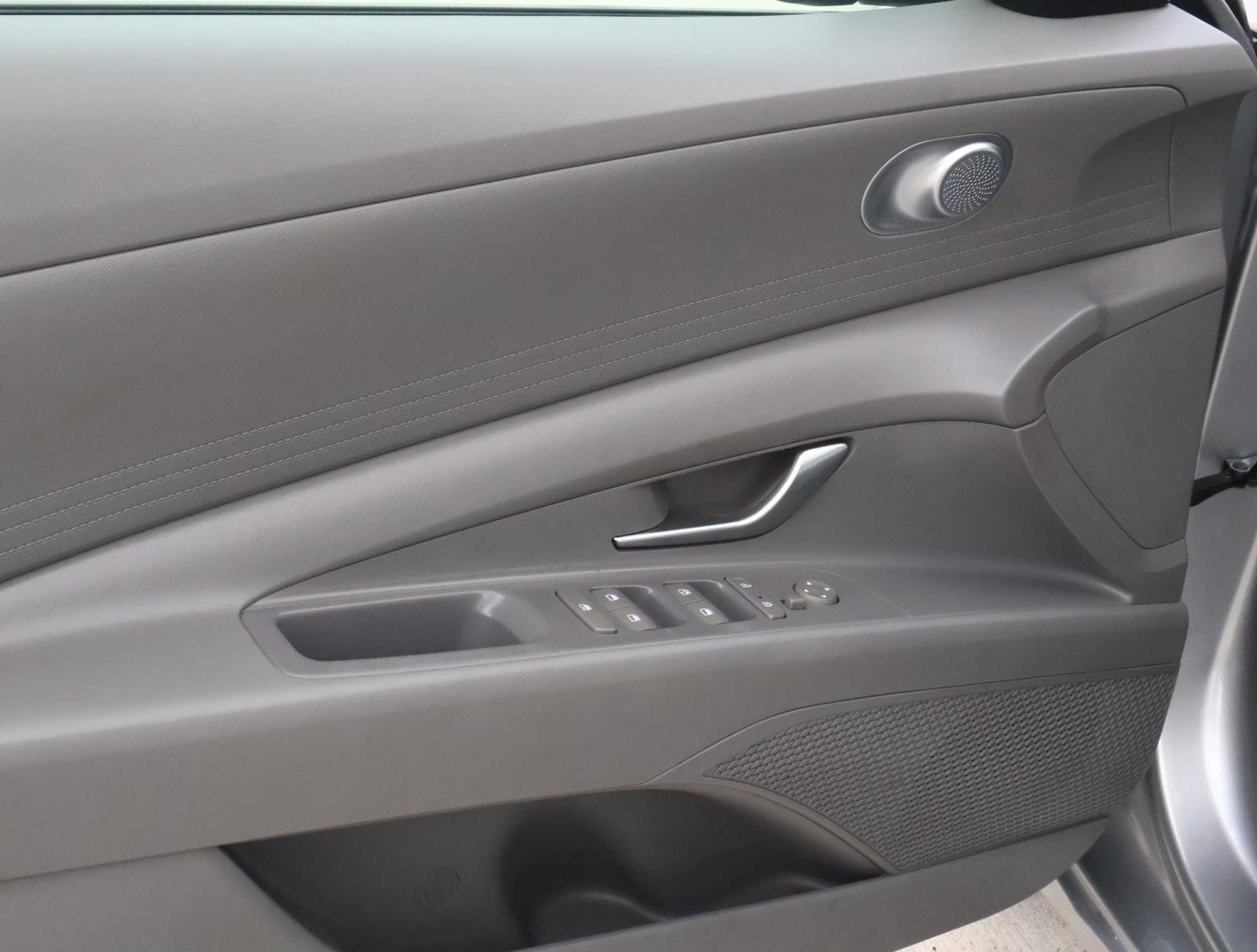 Used 2021 Hyundai Elantra SEL image 14