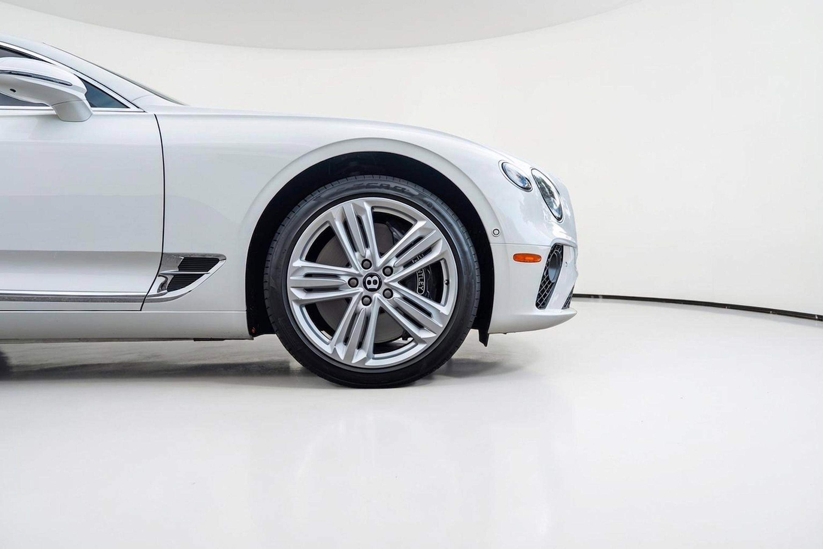 Used 2023 Bentley Continental GT V8 AWD/4WD image 6