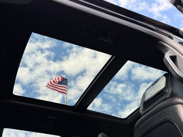 Used 2020 Ford Explorer XLT w/ Equipment Group 202A image 6