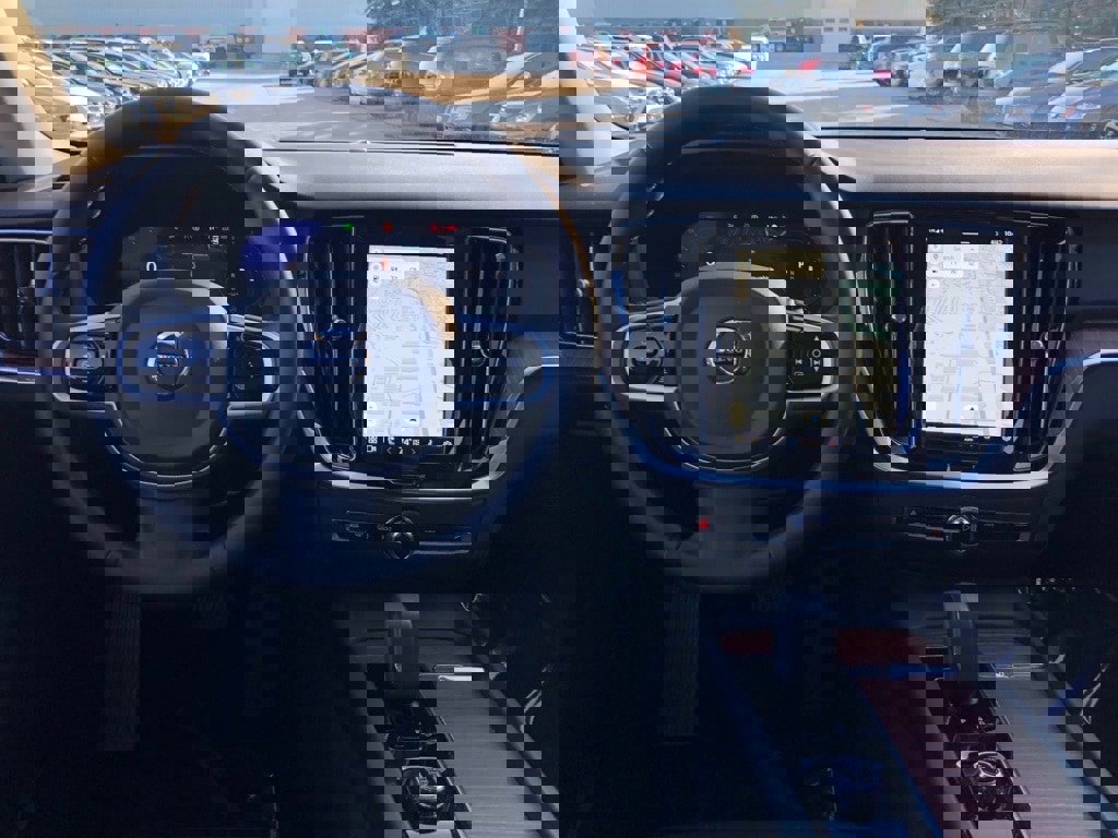 Used 2025 Volvo V60 B5 Cross Country Plus image 16