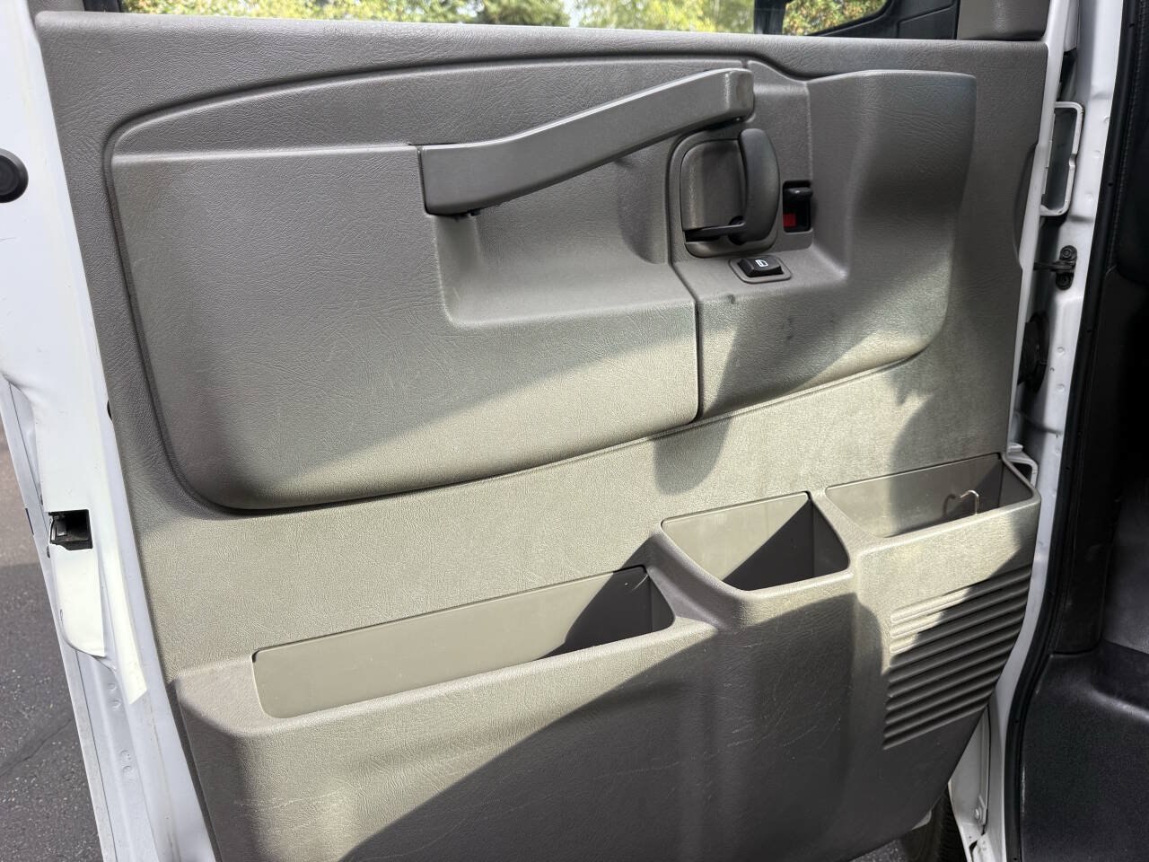 Used 2016 GMC Savana 3500 RWD image 16