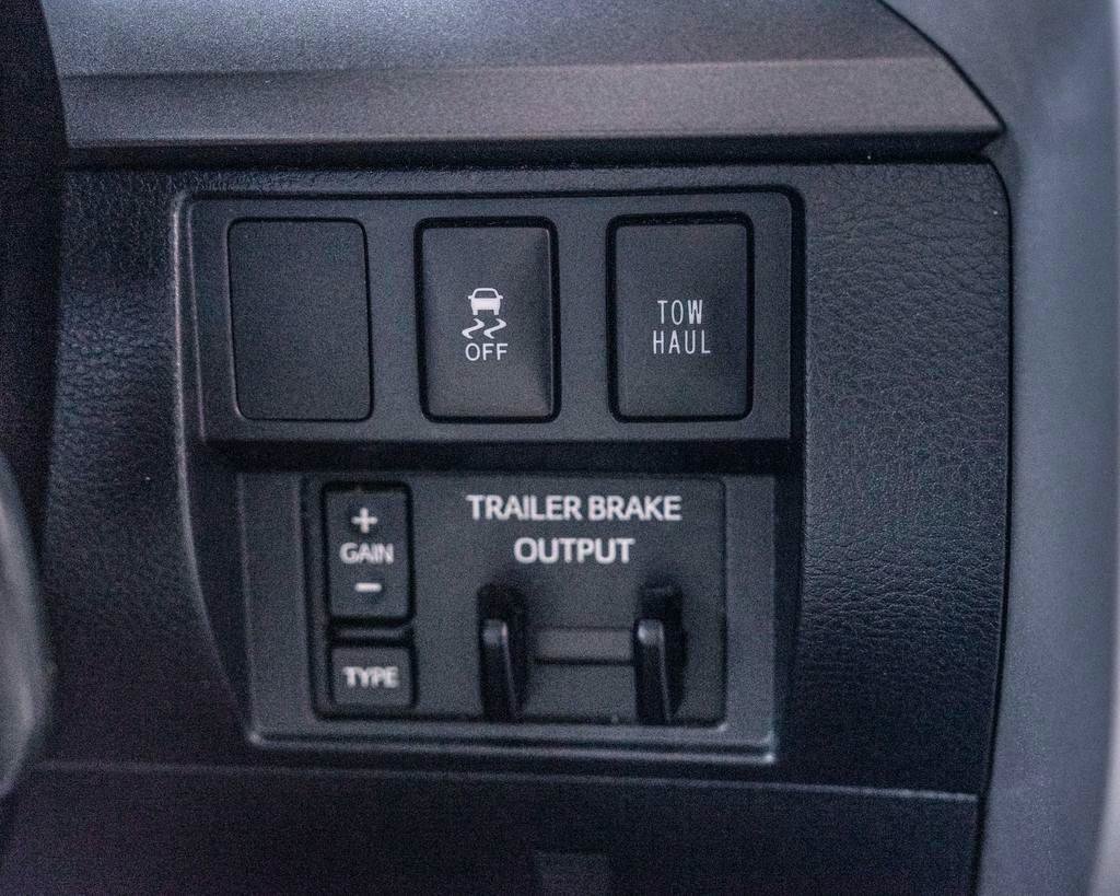 Used 2017 Toyota Tundra SR5 w/ SR5 Upgrade Package AWD/4WD image 32