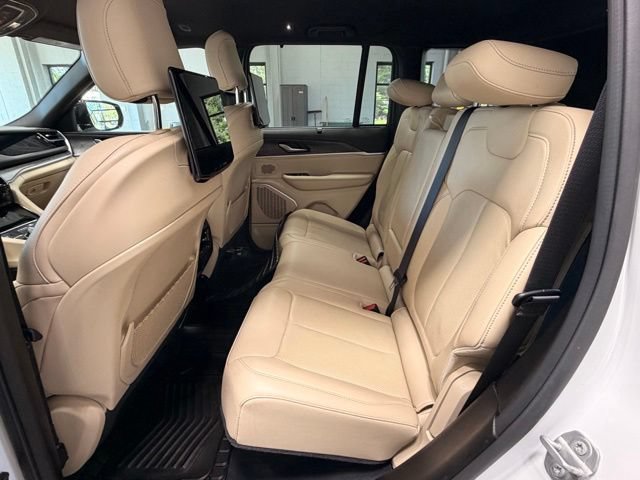 Used 2023 Jeep Grand Cherokee Limited w/ Rear Seat Video Group I AWD/4WD image 17