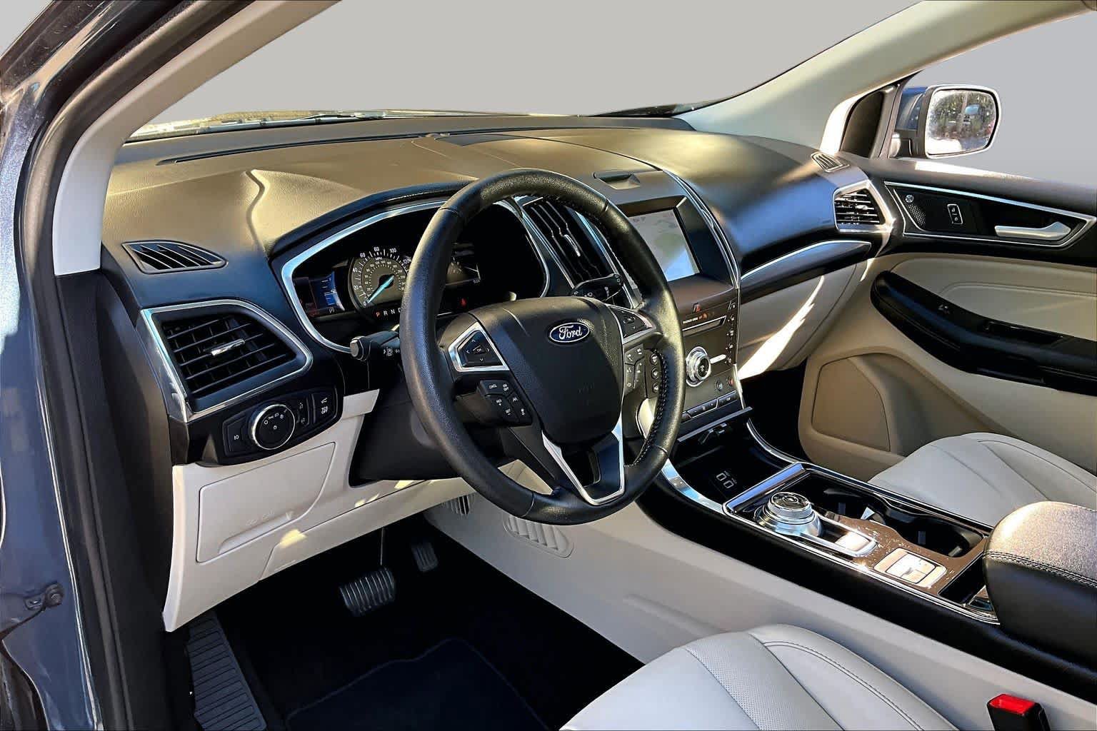 Used 2019 Ford Edge Titanium w/ Equipment Group 301A FWD image 18