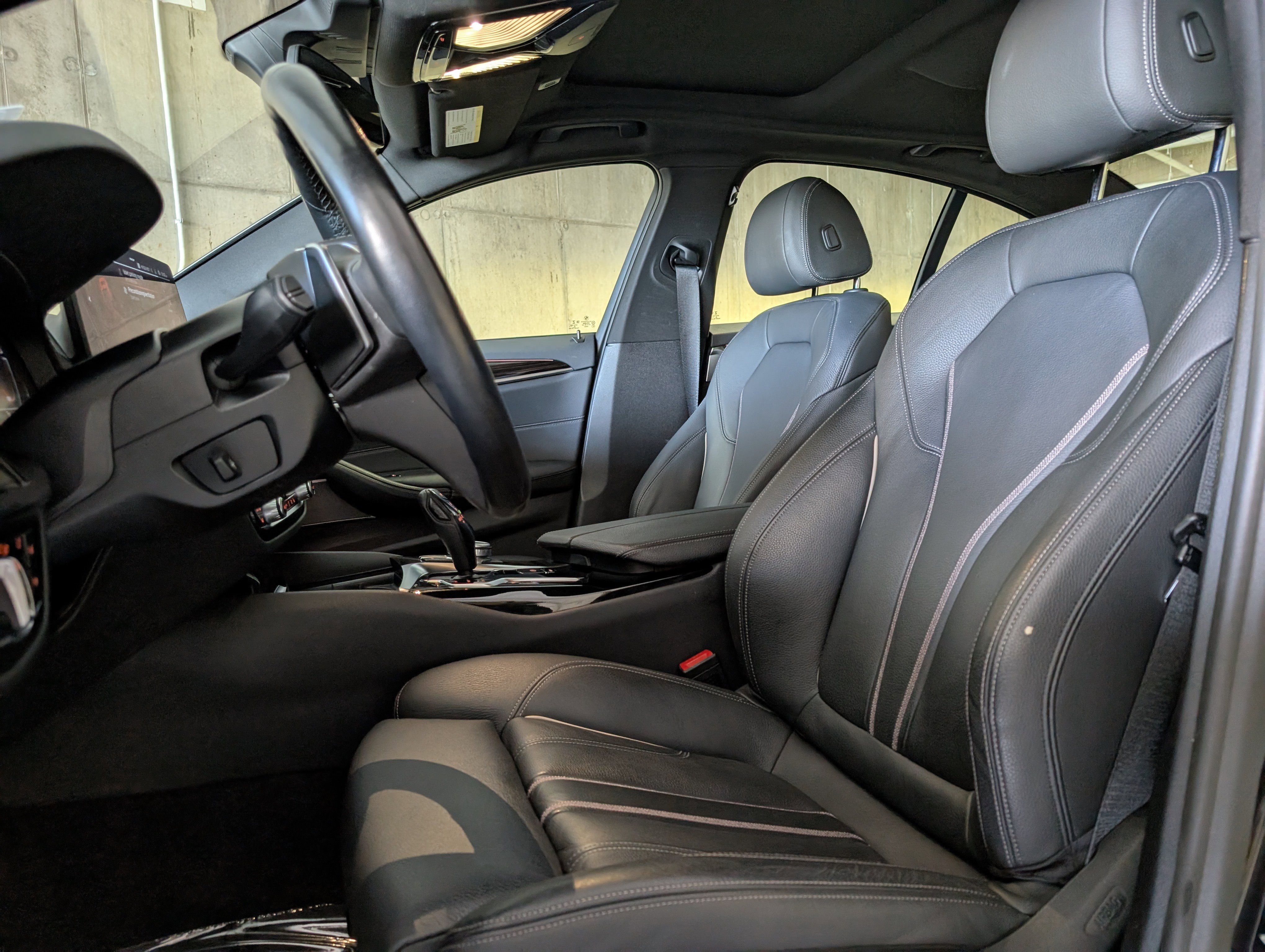 Used 2021 BMW 540i xDrive w/ Premium Package image 5