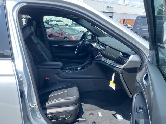 New 2025 Jeep Grand Cherokee L Limited image 30