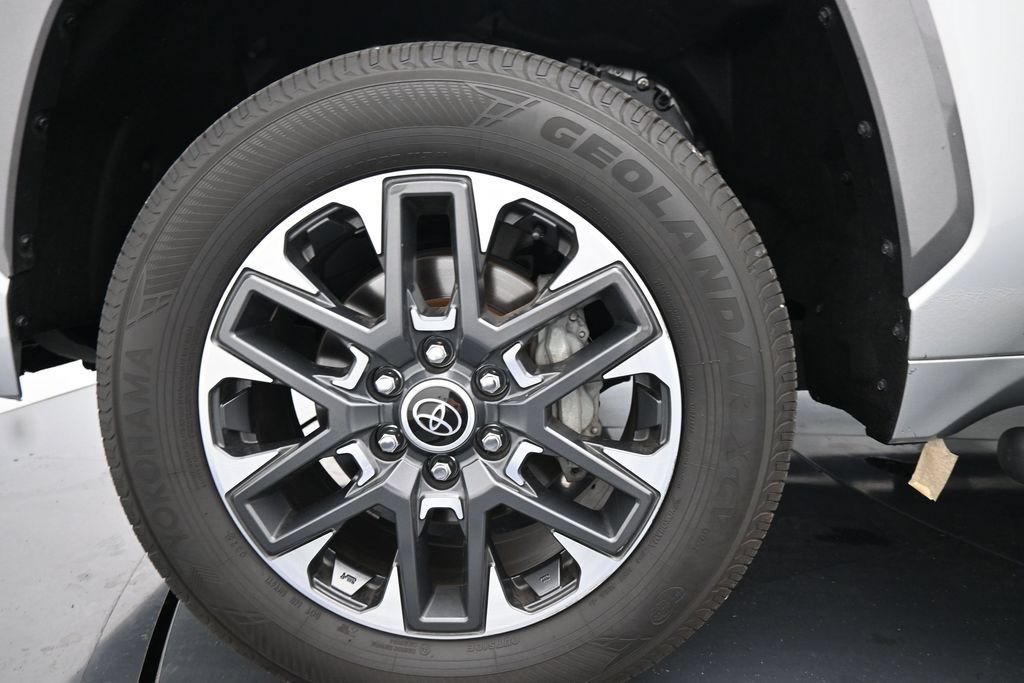 Used 2024 Toyota Tundra Limited AWD/4WD image 14