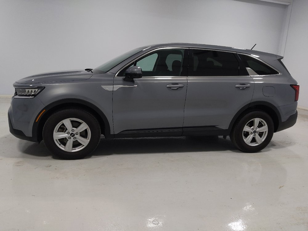 Used 2023 Kia Sorento LX image 2