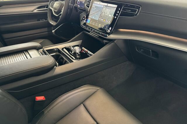 New 2026 Jeep Grand Wagoneer 4WD image 14