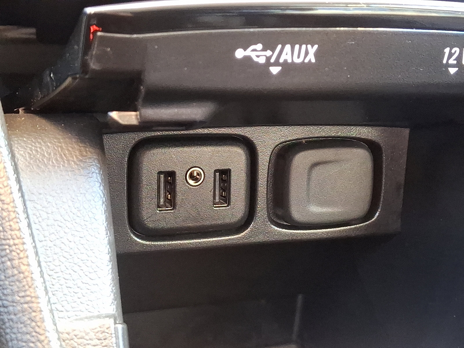 Certified 2022 Buick Encore Preferred image 23