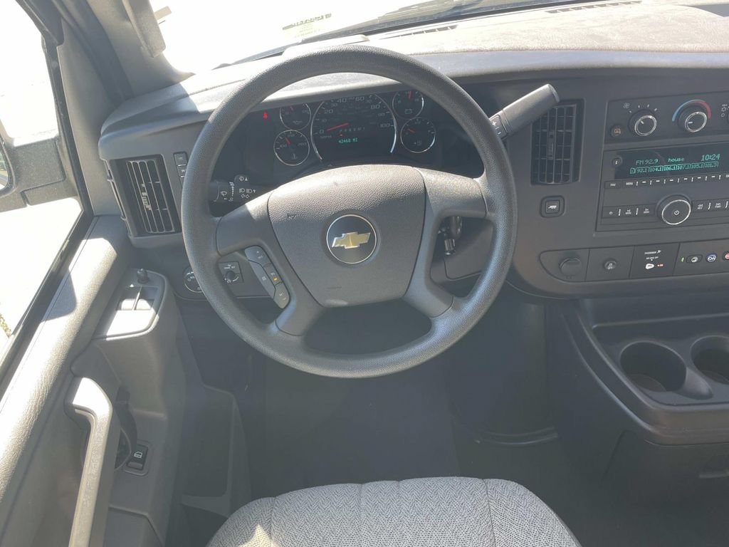 Used 2025 Chevrolet Express 3500 LT w/ LT Preferred Equipment Group RWD image 12