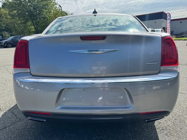 Used 2017 Chrysler 300 Limited RWD image 4